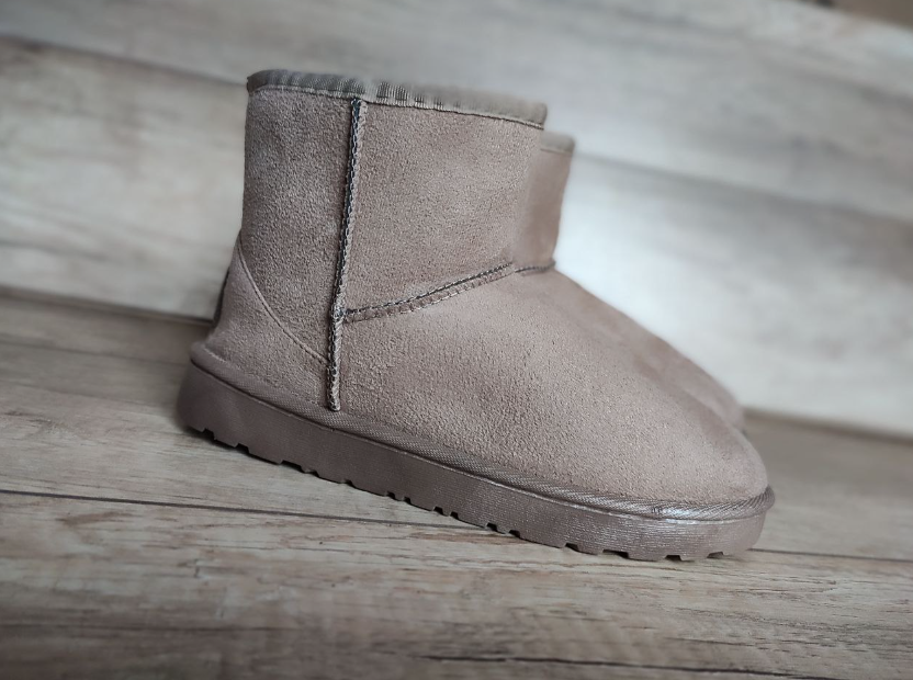 Бежевые зимние угги UGG низкие эко - ЗАМША женские теплые короткие (h=16 см) полусапожки ботиночки