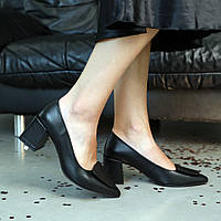 Классические женские туфли-лодочки черного цвета на каблуке из натуральной кожи
