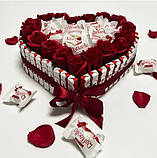 Подарунковий набір солодощів з трояндами для дружини, коханої, мами, дівчині  до дня народження, фото 3