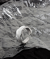 Кольцо "серебро с белой эмалью" бижутерия размер 17
