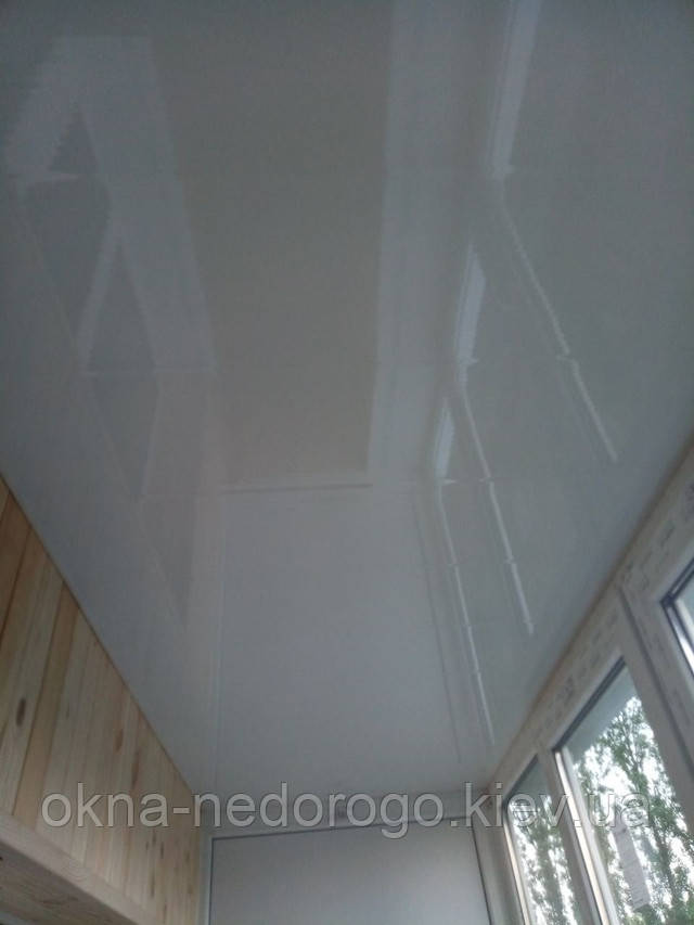 Балкон під ключ Бортничі - оздоблення стелі ПВХ вагонкою фото Okna Nedorogo
