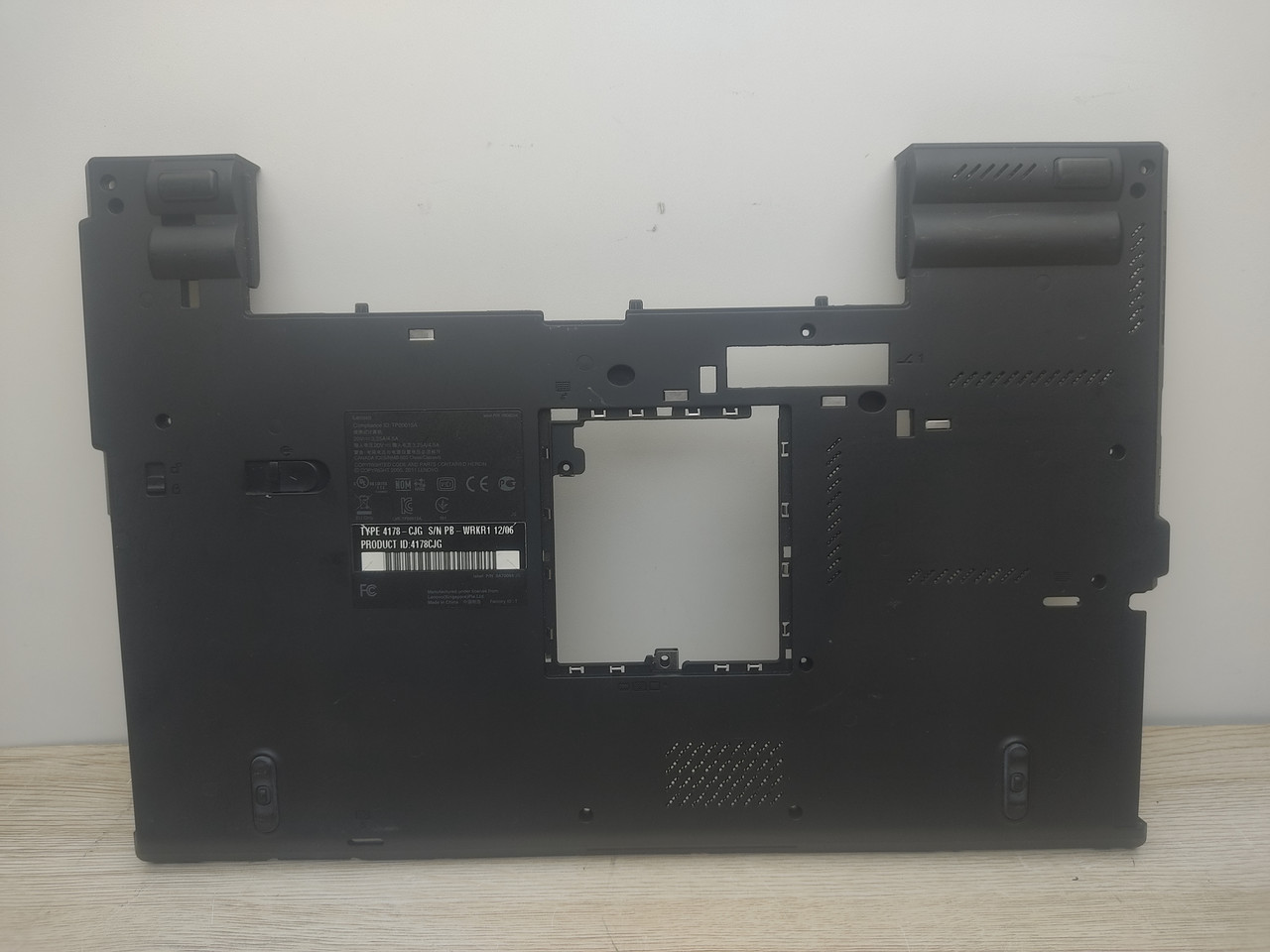 Lenovo ThinkPad T420 Корпус D (нижня частина корпусу) б/у, фото 1