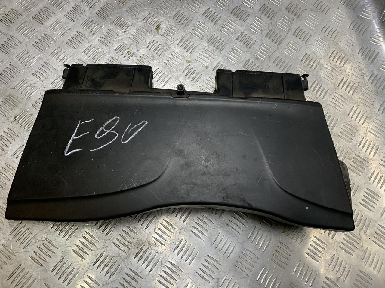 Б/В кришка двигуна воздуховод BMW 3 E90 13717798772, фото 1