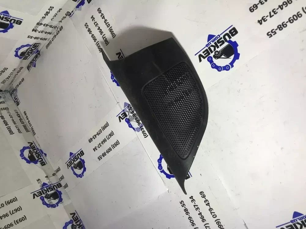 Накладка дзеркала внутрішня права Ford Focus 2 2005-2010 4M5118C862