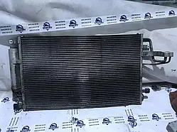 Радіатор кондиціонера Hyundai Tucson з 2004-2011 рік 976060Z000