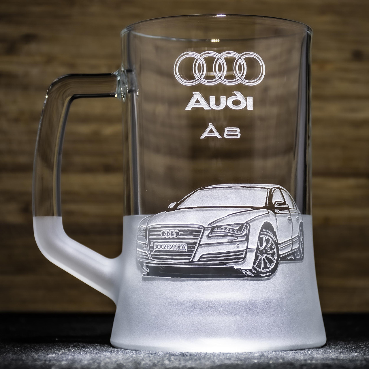 Пивний келих із гравіюванням автомобіля Audi A8 — подарунок для автолюбителя
