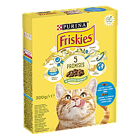 Сухой корм FRISKIES для взрослых кошек с лососем и овощами 300 г