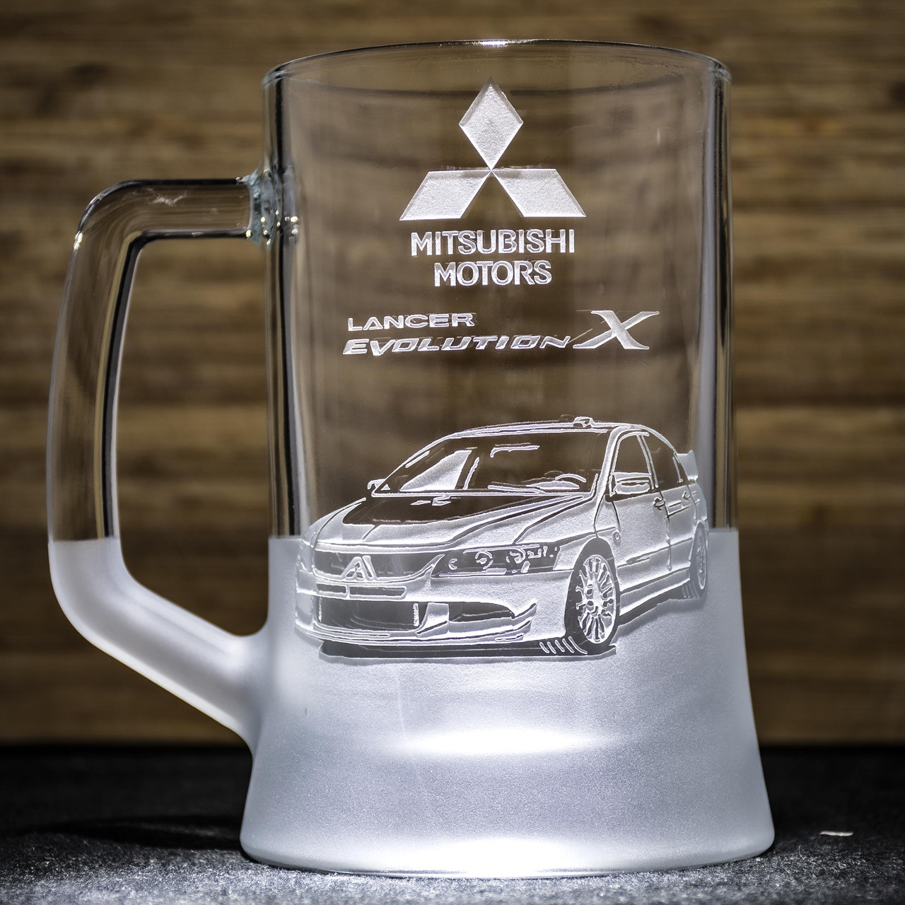 Пивний келих із гравіюванням автомобіля Mitsubishi Lancer EvolutionX — подарунок для автолюбителя