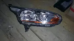 Фара права Ford Transit Connect з 2014 року