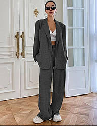 Модний жіночий брючний темно-сірий костюм із двонитки: Розкльошений Довгі Штани та Подовжений Жакет із плечима