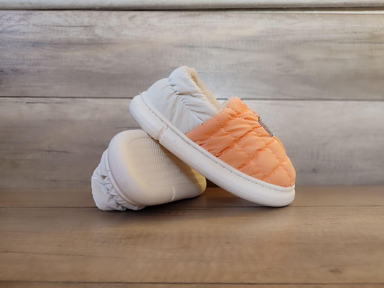 Дутики угги ОРАНЖЕВЫЕ короткие стеганные теплые ORANGE  с логотипом UGG впереди