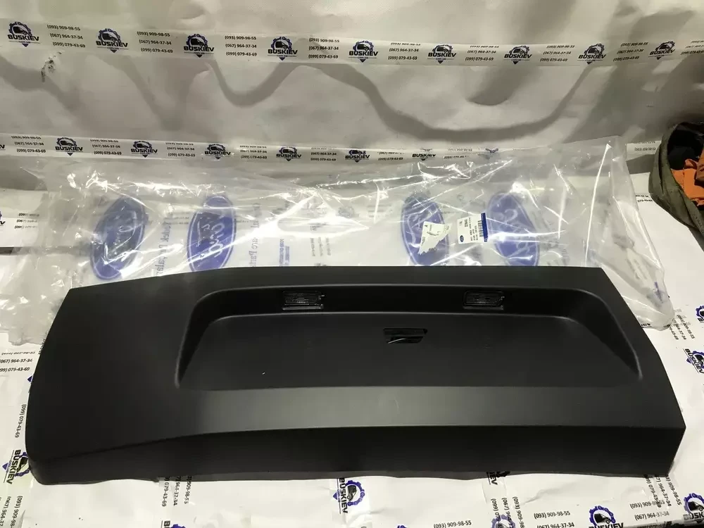 Молдинг кріплення номерного знака задніх лівих дверей Ford Transit з 2014- року, BK31-425B29-AH, фото 1