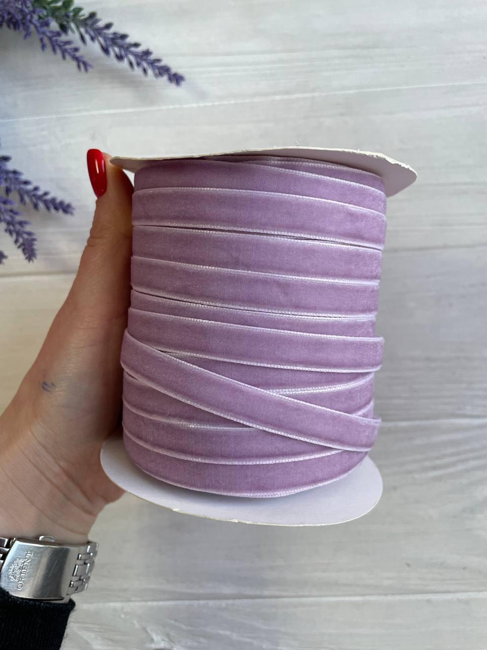 Оксамитова стрічка "1,0 см" світло фіолетовий  рулон 45 метрів