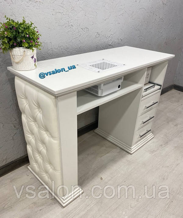 Манікюрний стіл з каретною стяжкою V569