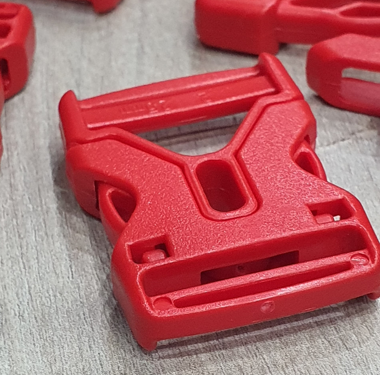 Фастекс пластиковий карабін 25 мм червоний, фото 1