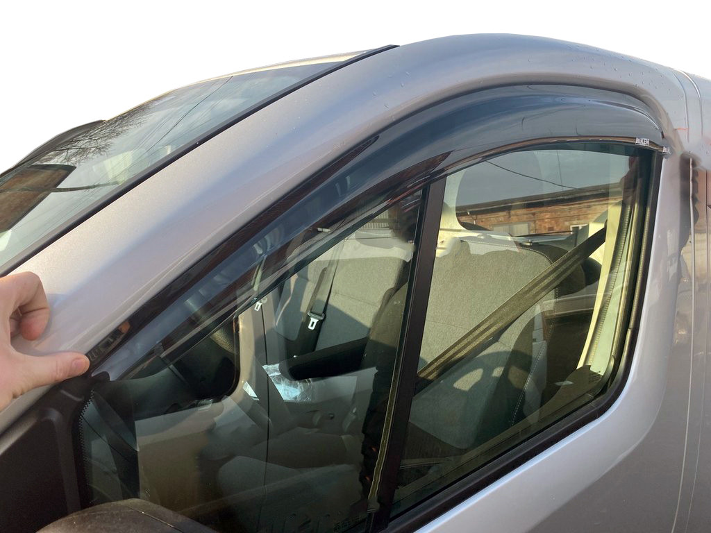 Renault Trafic/Opel Vivaro 2015-2024 - вітровики (2 шт, Niken)