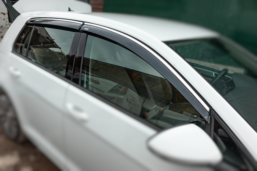 Volkswagen Golf 7 хетчбек - вітровики з хромом HB (4 шт, Niken)