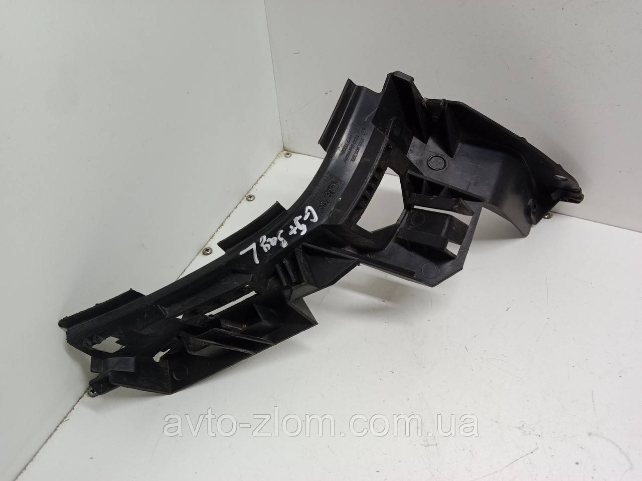 Кронштейн заднього бампера Volkswagen Golf Plus, Гольф Плюс. Лівий. 5M0807375., фото 1