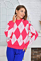В'язаний молодіжний светр з яскравим принтом в малиновому кольорі