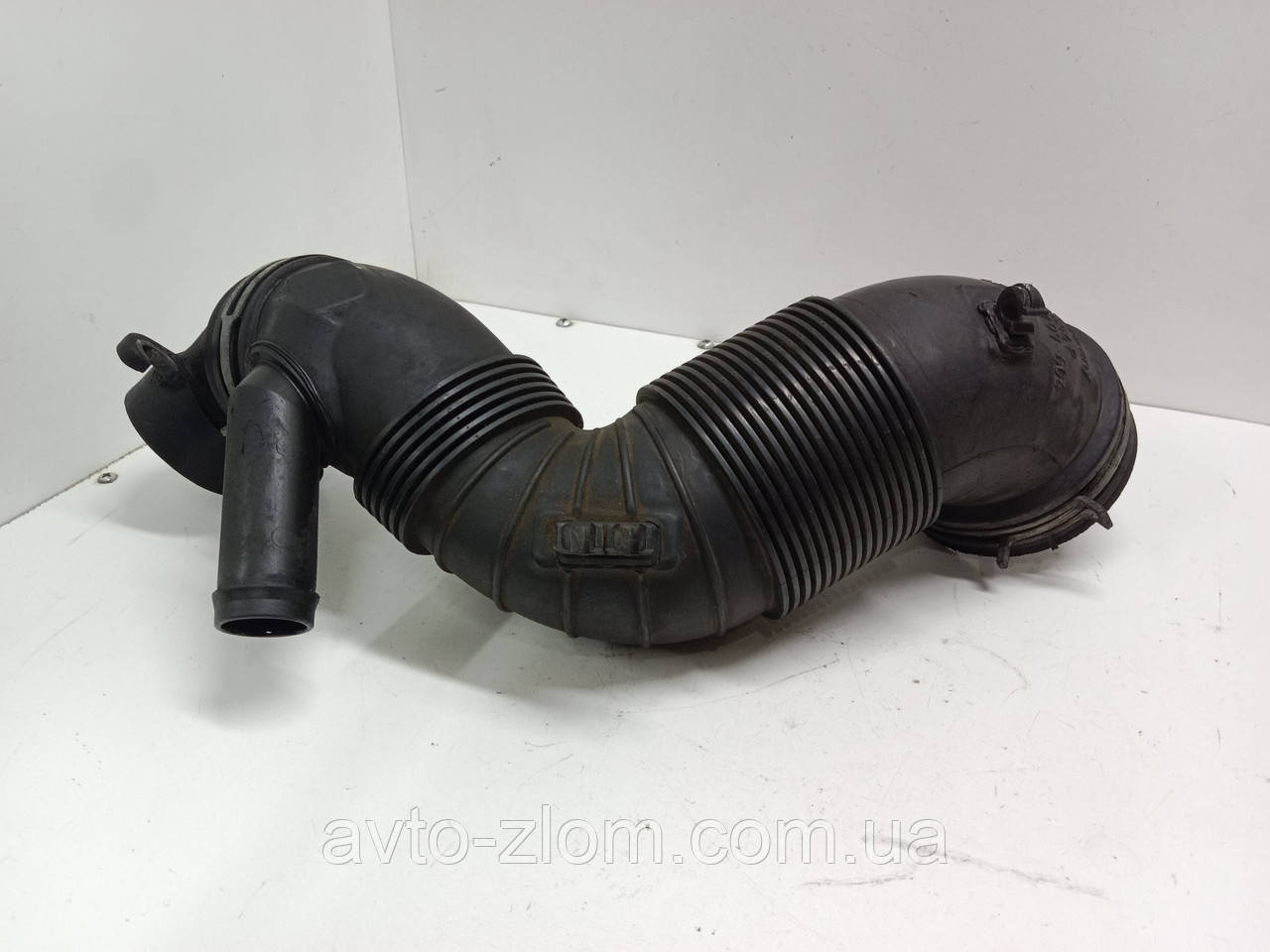 Патрубок повітряного фільтра Volkswagen Passat B6, Пасат Б6 2,0 TDI. 3C0129584P.