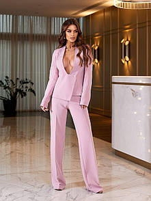 Жіночий рожевий діловий костюм з асиметричного піджака та штанів