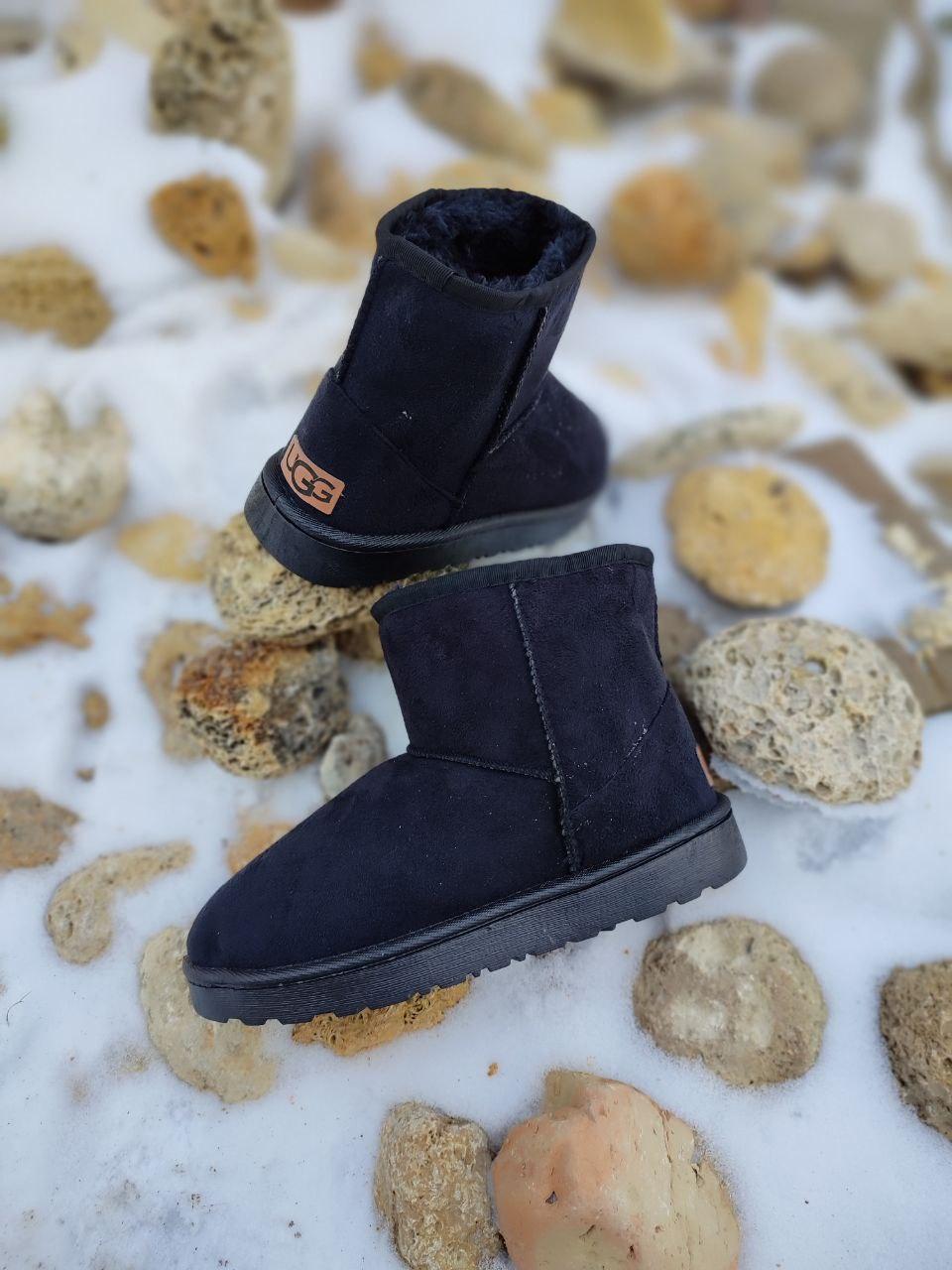 Угги классически короткие ЧЕРНЫЕ с лейбл UGG на пяточке эко ЗАМША женские мужские унисекс зима 2024