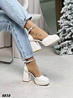 Туфли женские на каблуке Материал эко кожа Цвет белый Сверху на застежке Закрытая пятка