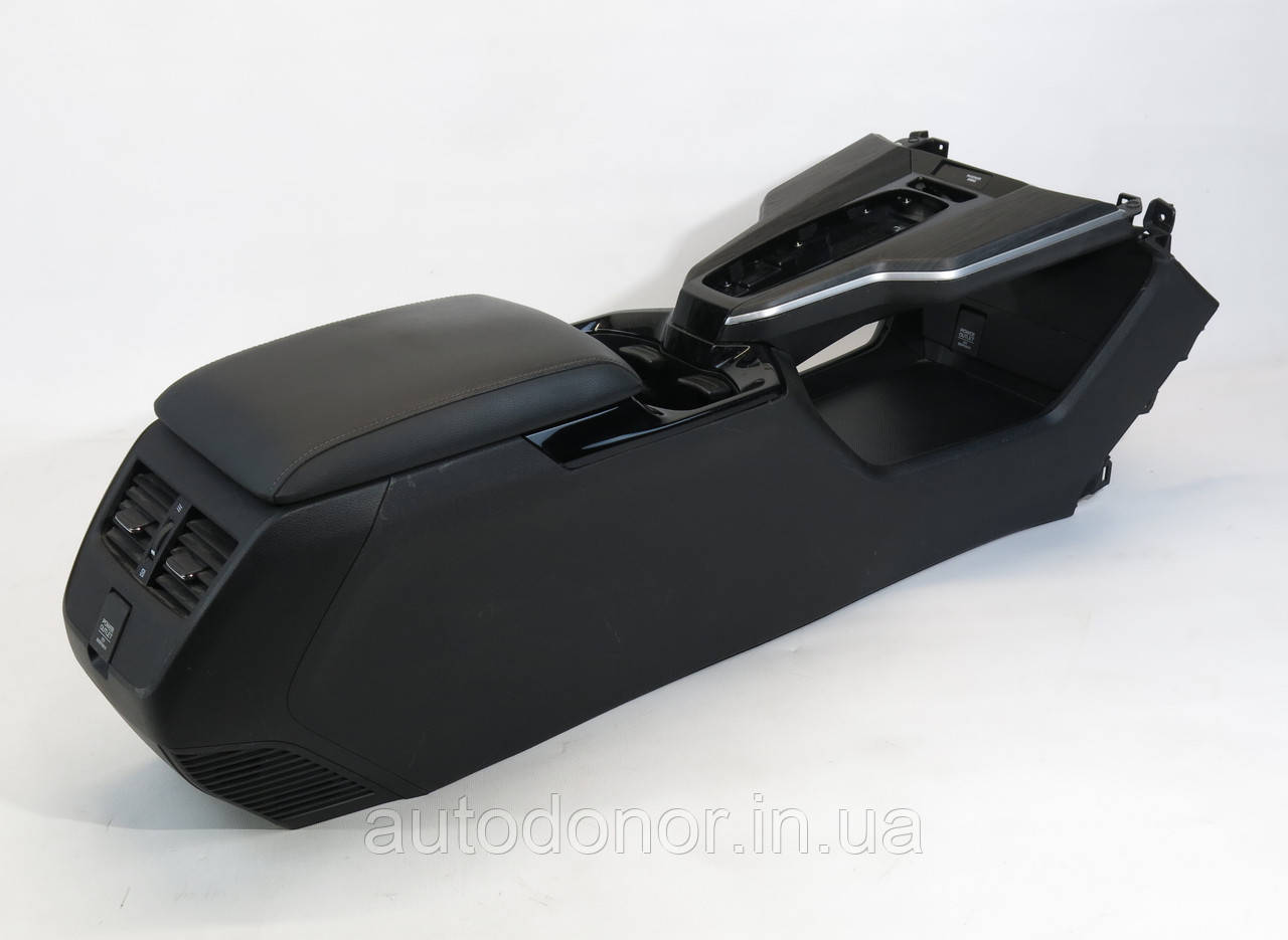 Підлоконтик / консоль центральна панелі приборів Honda Clarity FCX (17-) 83401-TRT-003ZA