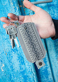 Чохол для ключів шкіряний сірий з тисненням Вишивка | Ключниця шкіряна