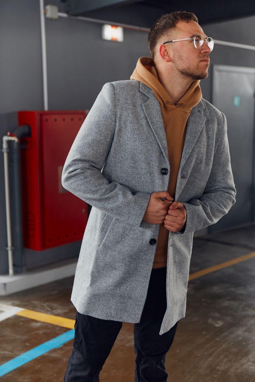 Чоловіче класичне пальто довге сірого кольору, чоловіче стильне пальто весняно осіннє на ґудзиках
