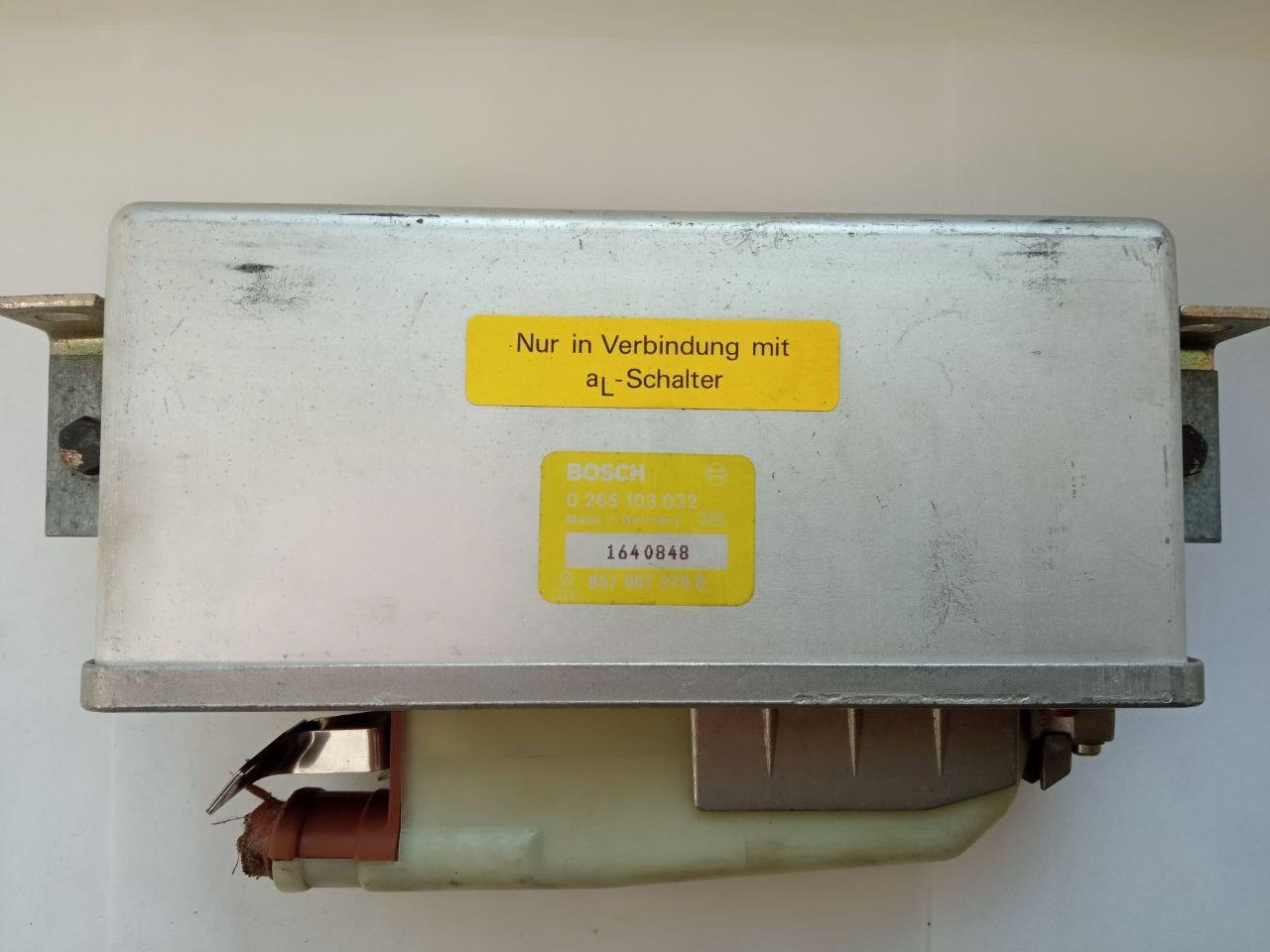 Електронний блок керування Volkswagen/Audi 100 0265103032 Bosch 0 265 103 032 / 857907379D