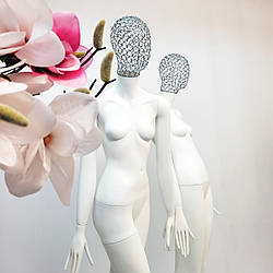 Манекен жіночий з срібною сітчастою головою для магазину одягу дизайнерський