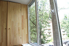 Балконная мебель по заказу включает в себя три изделия. При предварительной визуализации заказа, наш заказчик сделал акцент на использовании балкона, как многофункционального помещения. Что наш мастер технолог со своей командой и воплотил в жизнь.