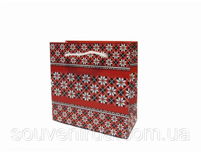 Подарунковий пакет Червона вишивка 165*165 (паковання) (Подарункові пакети)