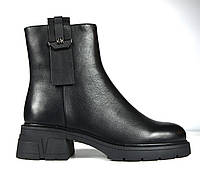 Жіночі зимові черевики на цигейці чорні на низькому ходу натуральна шкіра 1F3837-0206-W791G Molka 3257