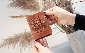 Візитниця шкіряна світло-коричнева з тисненням Тризуб Герб України | Шкіряний картхолдер