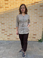 Медичний костюм жіночий з бежевою курткою та шоколадними брюками джогерами .