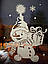 Новорічна наклейка Сніговик з подарунком (декор вікон вітрин сніговики) матова сніговик 355x500 мм, фото 2