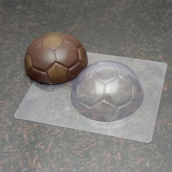 Пластикова форма (молд) для шоколаду М'яч футбольний 8,2 см