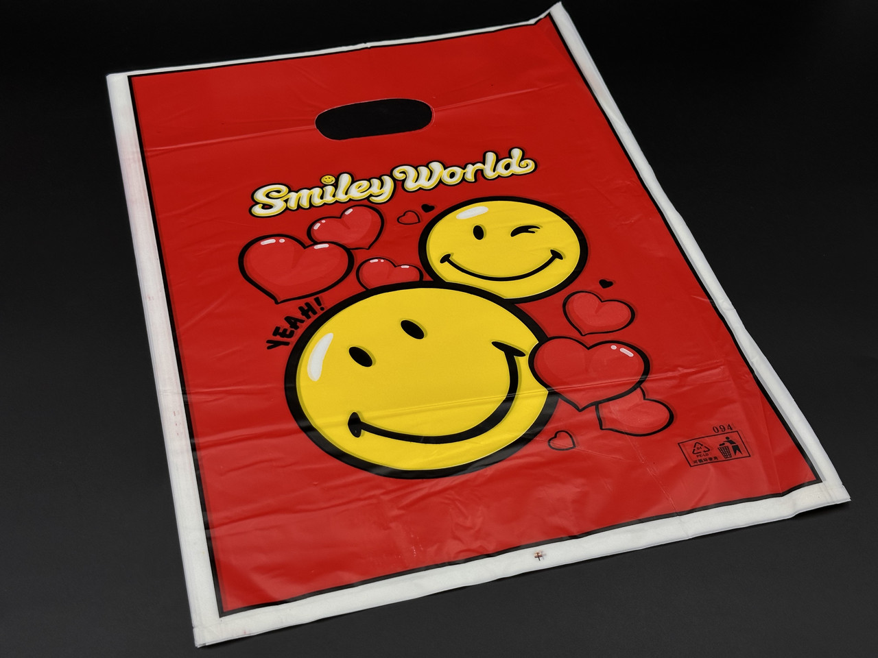 Подарункові поліетиленові пакети 25х35см "Smiley World". Колір червоний.