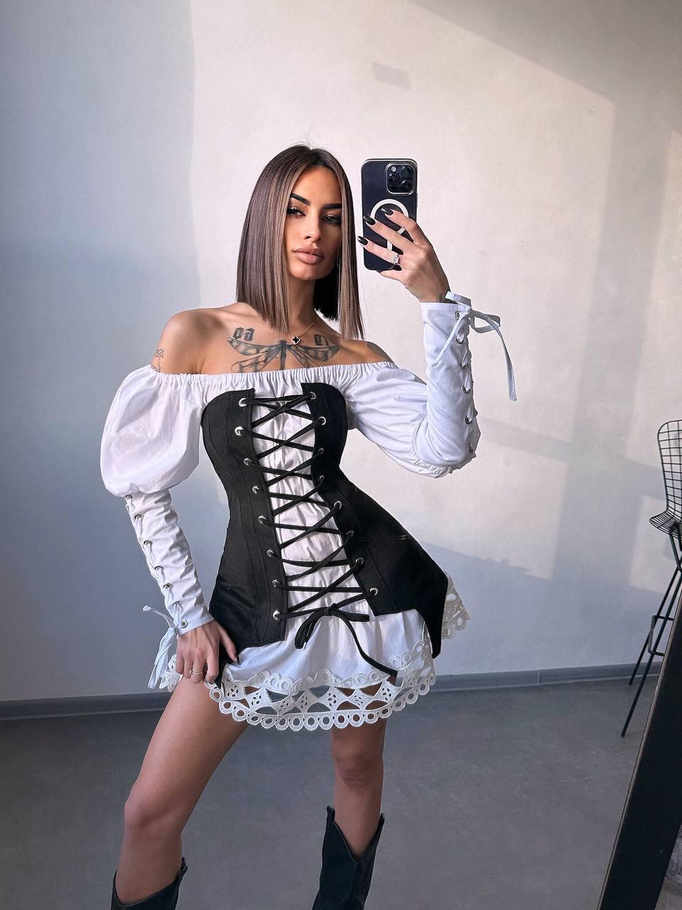 Трендова жіноча міні сукня з корсетом прикрашена мереживом та шнурівкою Smb8894