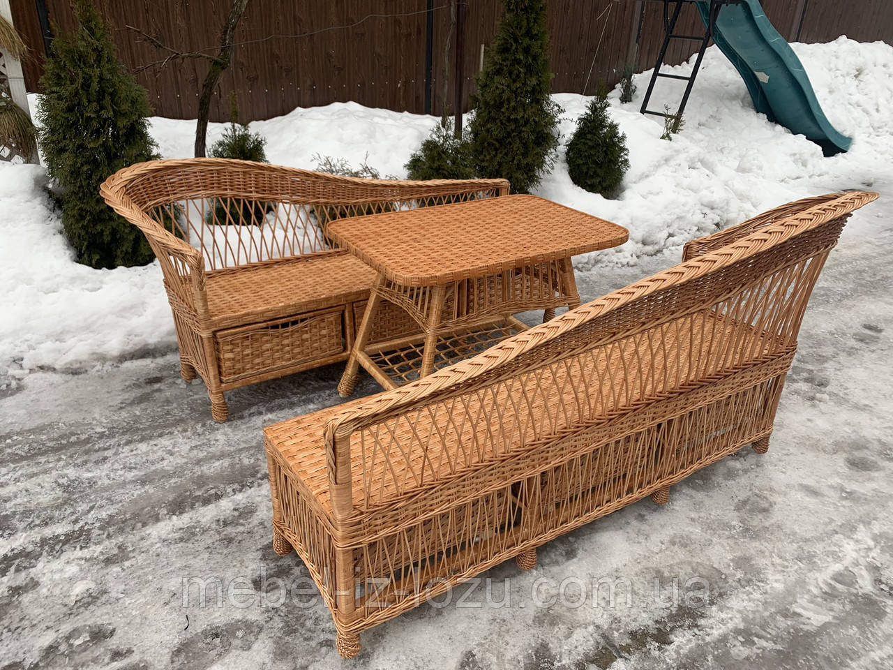 2 кушетки з кухонним столом
