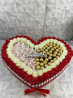Подарочный бокс Огромное сердце Мыльные розы Kinder Chocolate Конфеты Raffaello Конфеты Ferrero