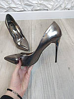 Жіночі сріблясті лакові туфлі Vices на підборах Розмір 39