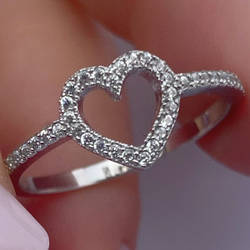 Срібне кільце з фіанітами в формі сердечка ПЛ-245