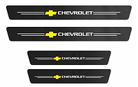Защитная наклейка на пороги авто Chevrolet карбон