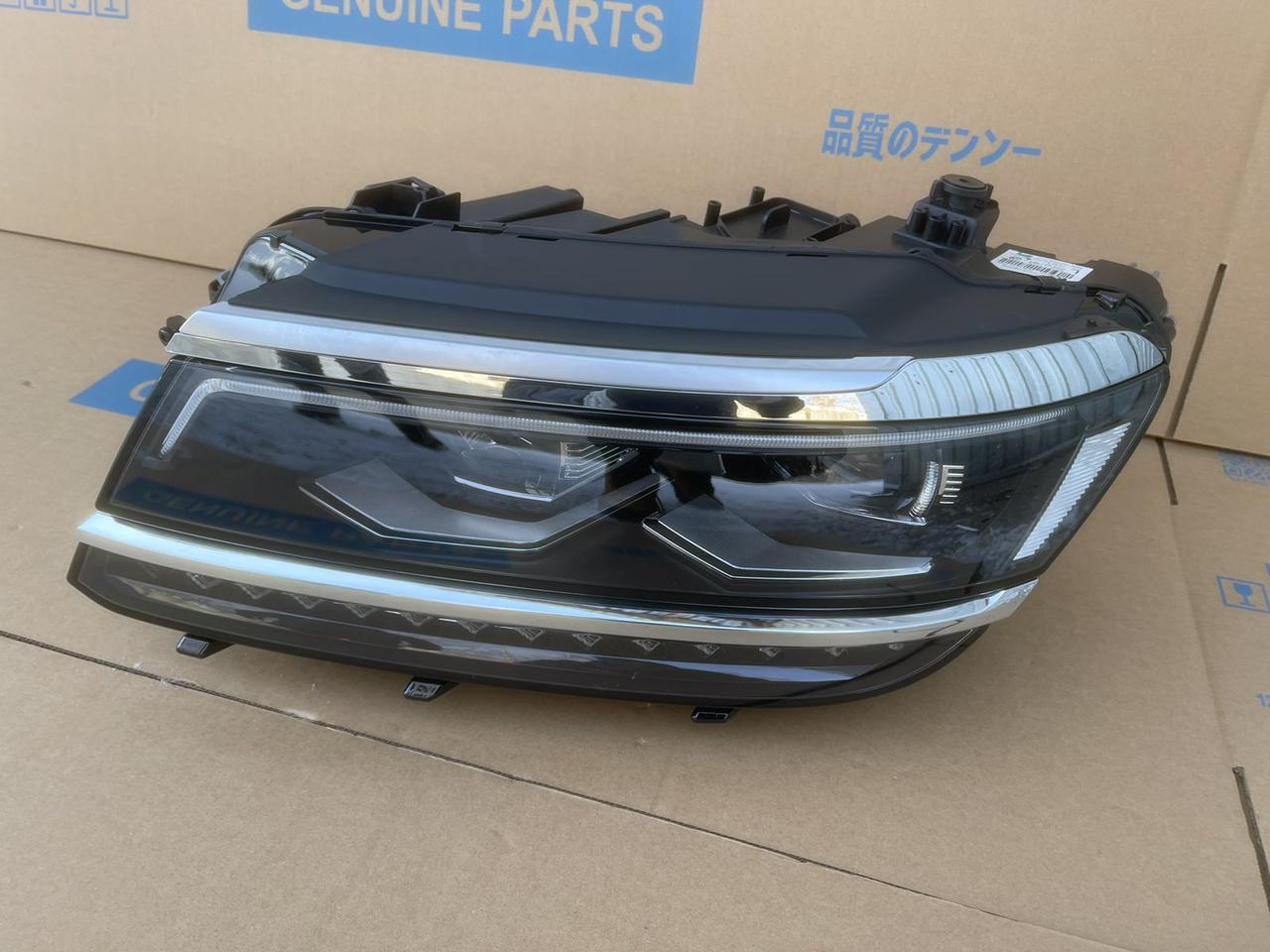 Фари VOLKSWAGEN Tiguan 2018+ LED Ліцензія Automotiv lite
