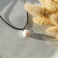 Кулон натуральный камень губчатый белый Коралл гладкий шарик d-12мм+- на шнуре L-45-50см