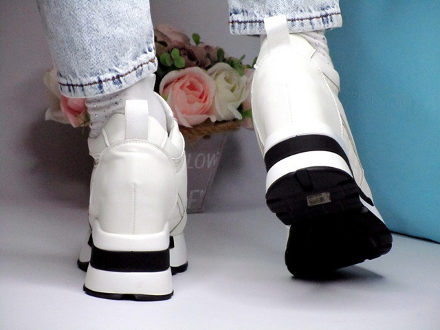 Белые сникерсы кроссовки женские на танкетке спортивные со шнуровкой 36 37 38 40 41 - фото 8 - id-p2075110620