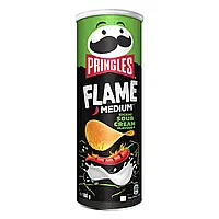 Чипсы с острым вкусом сметаны и зелени Pringles Flame Medium Kickin Sour Cream Flavour 160г